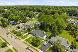 933 Thompson Dr, Bay Shore, NY 11706 - Photo 36
