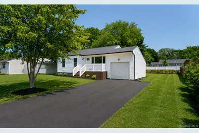 743 Hoffman Avenue, Bellport, NY 11713 - Photo 2