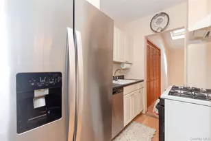 2036 Hobart Ave, Bronx, NY 10461 - Photo 4