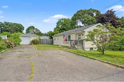 257 Elizabeth Avenue, Holbrook, NY 11741 - Photo 4