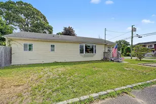 257 Elizabeth Ave, Holbrook, NY 11741 - Photo 2