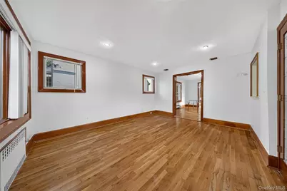 46-19 Iris Lane, Great Neck, NY 11020 - Photo 16
