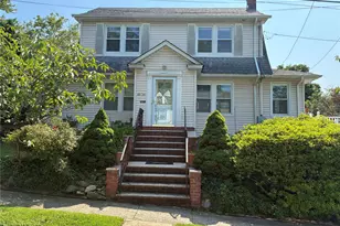 4634 Iris Ln, Great Neck, NY 11020 - Photo 2