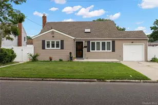 92 W 21st St, Deer Park, NY 11729 - Photo 2