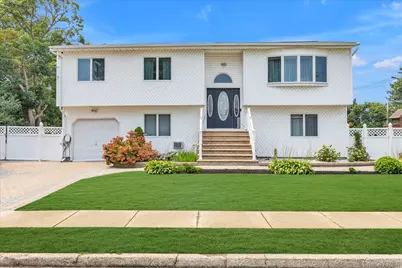583 N Erie Avenue, Lindenhurst, NY 11757 - Photo 1