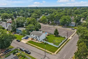 583 N Erie Ave, Lindenhurst, NY 11757 - Photo 24