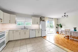 583 N Erie Ave, Lindenhurst, NY 11757 - Photo 10