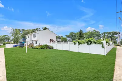 583 N Erie Avenue, Lindenhurst, NY 11757 - Photo 2