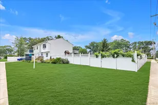 583 N Erie Ave, Lindenhurst, NY 11757 - Photo 2