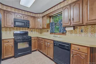 1746 Horton Rd, Mohegan Lake, NY 10547 - Photo 10