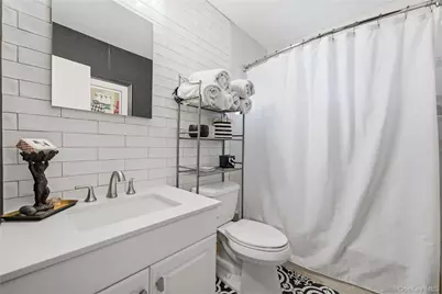 297 Merrick Road #D 1, Amityville, NY 11701 - Photo 14