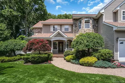 7 Dorm Court, East Setauket, NY 11733 - Photo 4