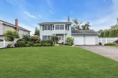 100 Middlesex Avenue, Oakdale, NY 11769 - Photo 1