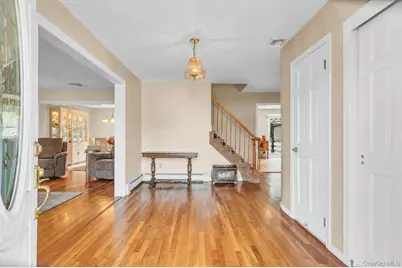 100 Middlesex Avenue, Oakdale, NY 11769 - Photo 4