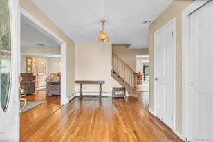 100 Middlesex Ave, Oakdale, NY 11769 - Photo 4