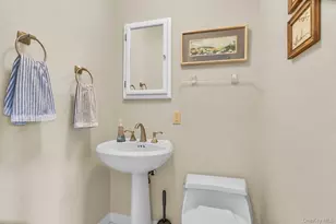 100 Middlesex Ave, Oakdale, NY 11769 - Photo 20