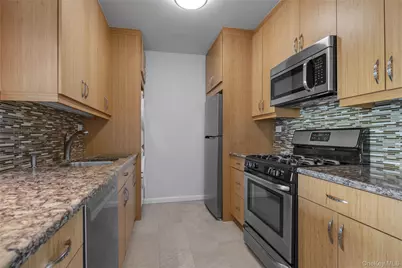 271-10 Grand Central Parkway #9F, Floral Park, NY 11005 - Photo 6