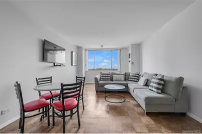 271-10 Grand Central Parkway #9F, Floral Park, NY 11005 - Photo 2