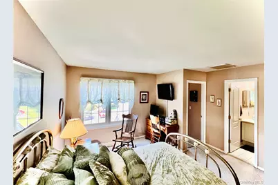 149 Windward Court S, Port Jefferson, NY 11777 - Photo 18