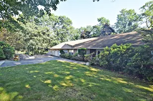 29 Ivy Hill Dr, Smithtown, NY 11787 - Photo 2