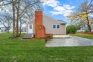 1316 6th St, West Babylon, NY 11704 - Photo 4
