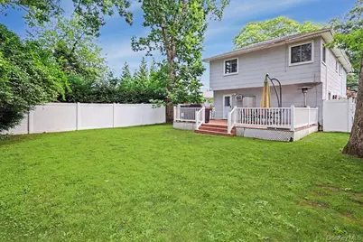 555 N Windsor Avenue, Brightwaters, NY 11718 - Photo 28