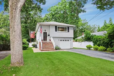 555 N Windsor Avenue, Brightwaters, NY 11718 - Photo 2