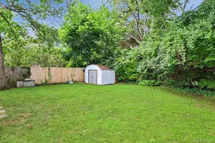 555 N Windsor Ave, Brightwaters, NY 11718 - Photo 26