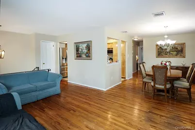 555 N Windsor Avenue, Brightwaters, NY 11718 - Photo 6