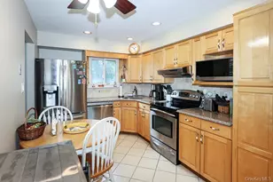 555 N Windsor Ave, Brightwaters, NY 11718 - Photo 12