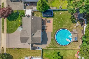 422 Park Ln, Massapequa Park, NY 11762 - Photo 6