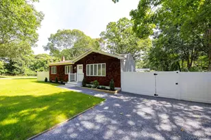 18 Easterly Rd, Hampton Bays, NY 11946 - Photo 2