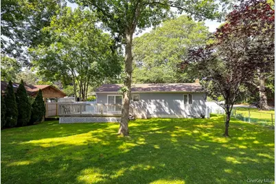 18 Easterly Road, Hampton Bays, NY 11946 - Photo 14