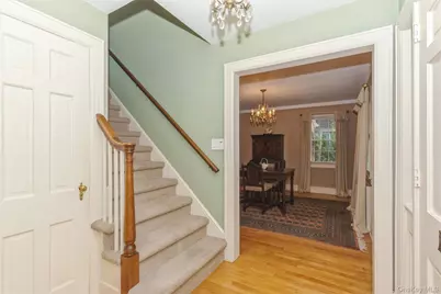 8 Orchid Street, Floral Park, NY 11001 - Photo 4