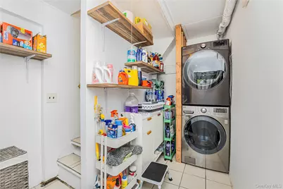 426 Calhoun Avenue, Bronx, NY 10465 - Photo 8