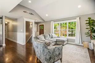 438 Richmond Blvd, Ronkonkoma, NY 11779 - Photo 6