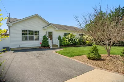 438 Richmond Boulevard, Ronkonkoma, NY 11779 - Photo 2