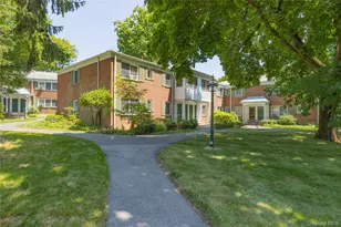 590 Bedford Rd, Pleasantville, NY 10570 - Photo 2
