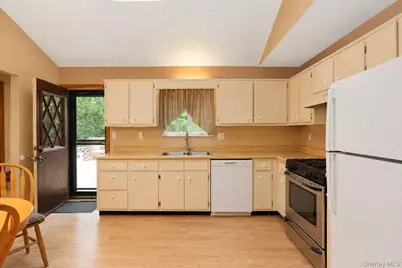 28 Sunrise Terrace, Bloomingburg, NY 12721 - Photo 8