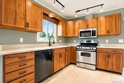 3 Ireland Drive, Poughkeepsie, NY 12603 - Photo 6