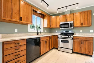 3 Ireland Dr, Poughkeepsie, NY 12603 - Photo 6