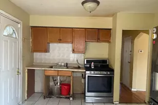 28 Monaco Ave, Elmont, NY 11003 - Photo 6