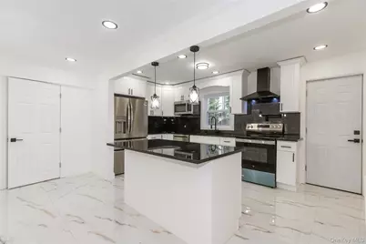 329 E Euclid Street, Valley Stream, NY 11580 - Photo 8