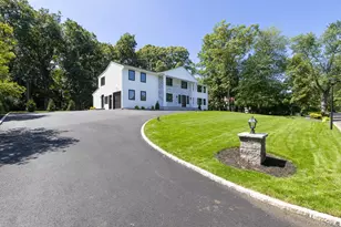 5 Hemingway Dr, Dix Hills, NY 11746 - Photo 2