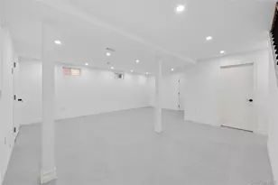172-12 65th Ave, Fresh Meadows, NY 11365 - Photo 24