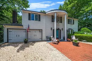 14 Birchfield Ct, Coram, NY 11727 - Photo 2