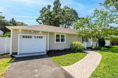 126 Holiday Boulevard, Center Moriches, NY 11934 - Photo 2