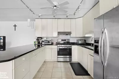 13624 Maple Avenue #3D, Flushing, NY 11355 - Photo 2