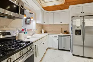 228 Island Pkwy W, Island Park, NY 11558 - Photo 8