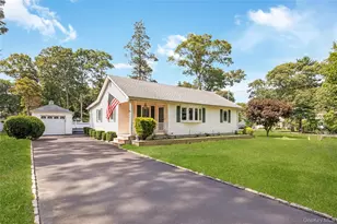 42 Pine Acre Dr, Smithtown, NY 11787 - Photo 2
